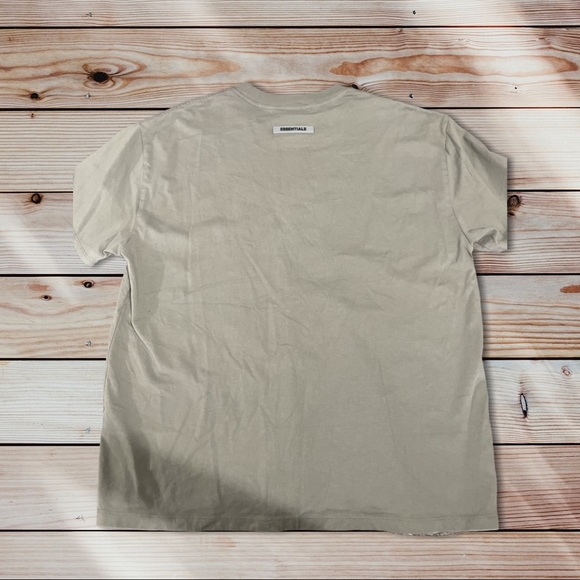 Essentials tshirt - Picture 2 of 3
